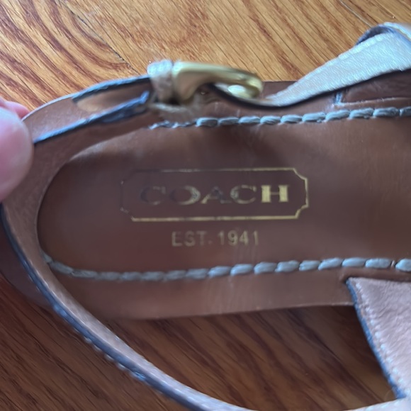 Coach Sari sandals - metallic gold leather with flower detail, size 8 - Picture 9 of 13